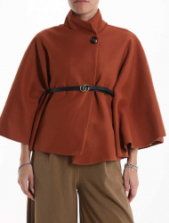 Cape mit Gürtel mit Knöpfen 